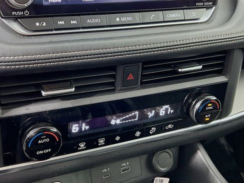 Used 2023 Nissan Rogue SV image 16