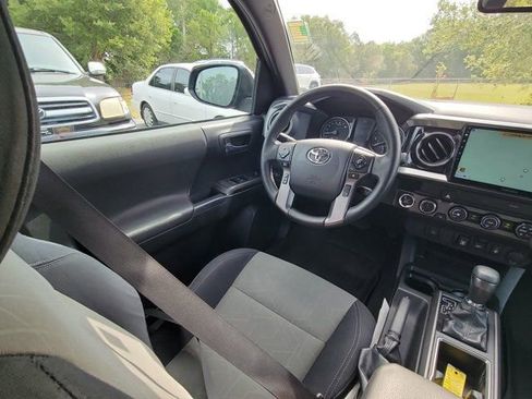 Used 2020 Toyota Tacoma TRD Off-Road AWD/4WD image 7