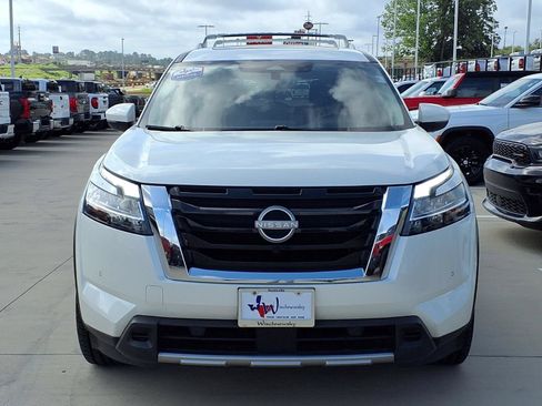 Used 2023 Nissan Pathfinder Platinum FWD image 4