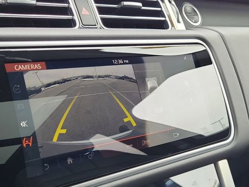 Used 2020 Land Rover Range Rover HSE image 32