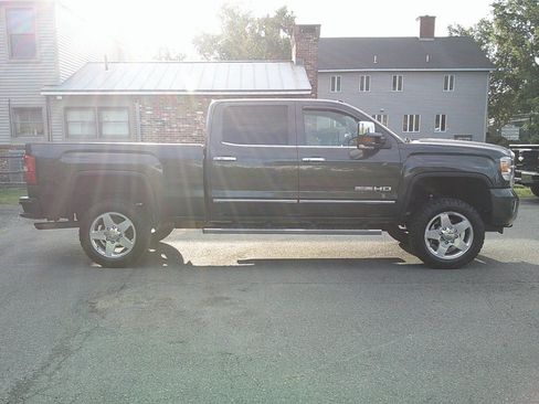 Used 2015 GMC Sierra 2500 SLT w/ All-Terrain HD Package AWD/4WD image 4