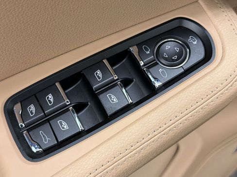 Used 2026 Porsche Macan AWD/4WD image 24