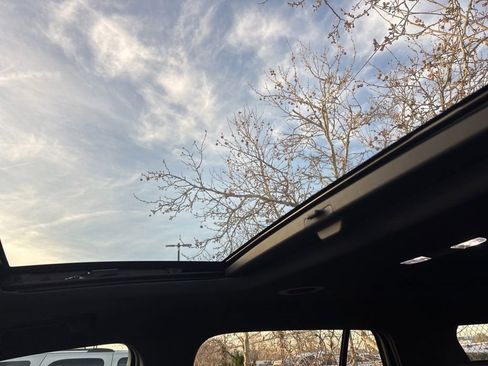 Used 2023 Chevrolet Traverse High Country image 9