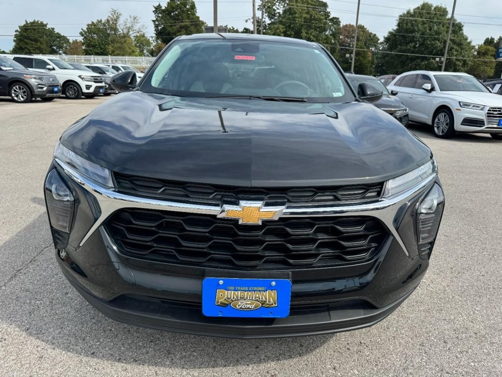 Used 2025 Chevrolet Trax LS w/ LS Convenience Package FWD image 9