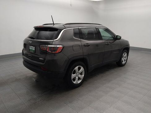 Used 2018 Jeep Compass Latitude FWD image 10