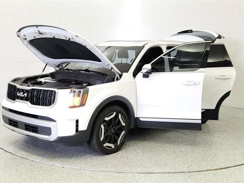Used 2024 Kia Telluride EX w/ EX Captain's Chair Package image 10