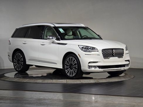 Used 2022 Lincoln Aviator Black Label w/ Dynamic Handling Package image 3