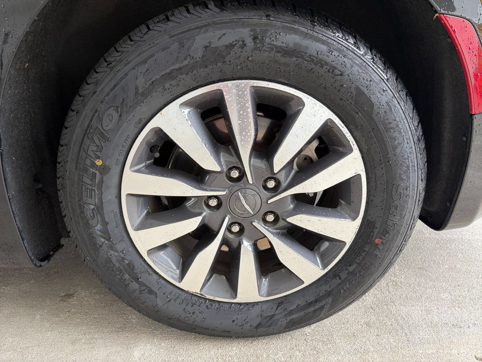Used 2023 Chrysler Pacifica Touring-L FWD image 31