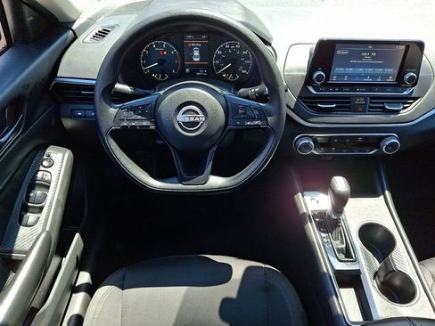 Used 2024 Nissan Altima 2.5 S FWD image 11