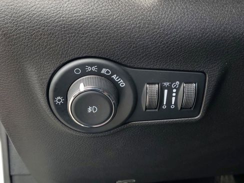 Used 2023 Jeep Compass Latitude image 14