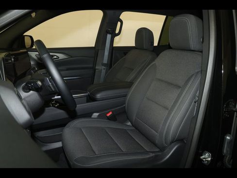 Used 2025 Chevrolet Traverse LT AWD/4WD image 24