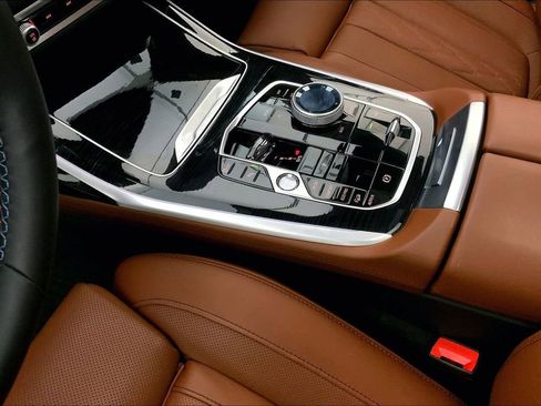 Certified 2025 BMW X7 M60i AWD/4WD image 22
