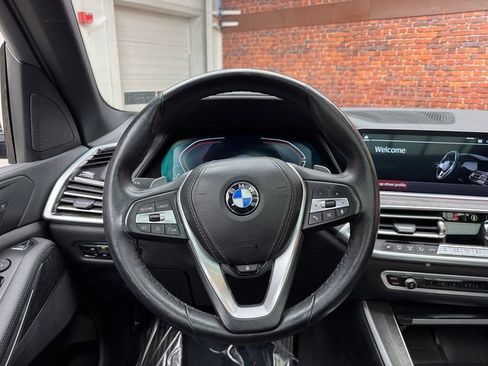 Used 2022 BMW X5 xDrive40i w/ Parking Assistance Package image 14