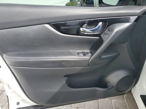 Used 2017 Nissan Rogue Sport SV w/ SV Premium Package image 15