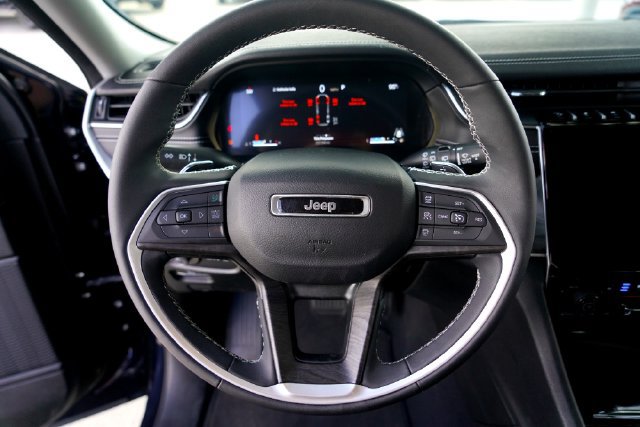 Used 2023 Jeep Grand Cherokee L Limited w/ Luxury Tech Group II RWD image 11