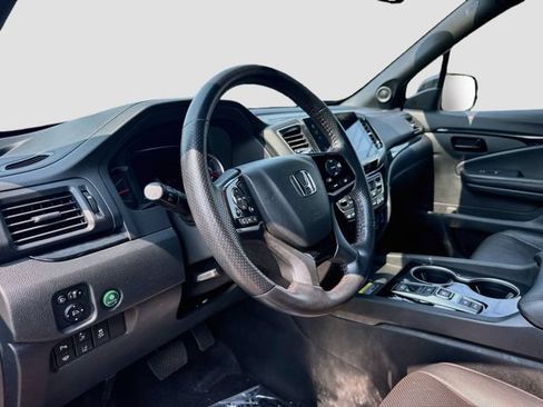 Certified 2024 Honda Passport Black Edition image 11