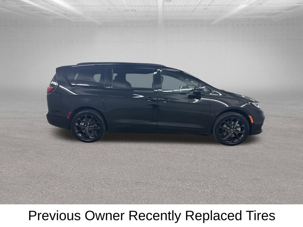 Used 2024 Chrysler Pacifica Touring-L w/ S Appearance Package AWD/4WD image 15