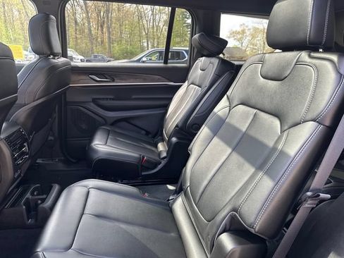 Used 2025 Jeep Grand Cherokee L Limited AWD/4WD image 21