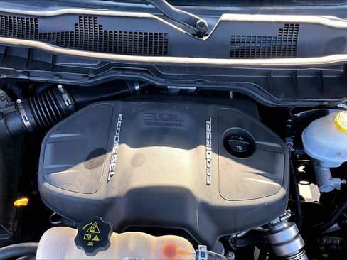 Used 2019 RAM 1500 Tradesman w/ Chrome Appearance Group RWD image 33