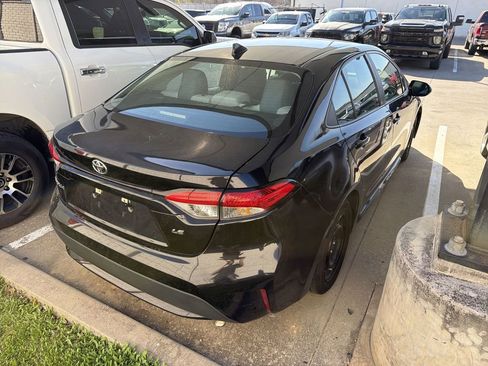 Used 2022 Toyota Corolla LE image 4