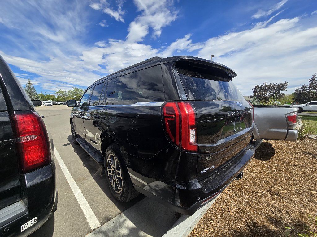 Used 2025 Ford Expedition Max Active AWD/4WD image 2