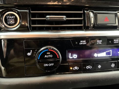 Used 2025 Nissan Pathfinder SL FWD image 58