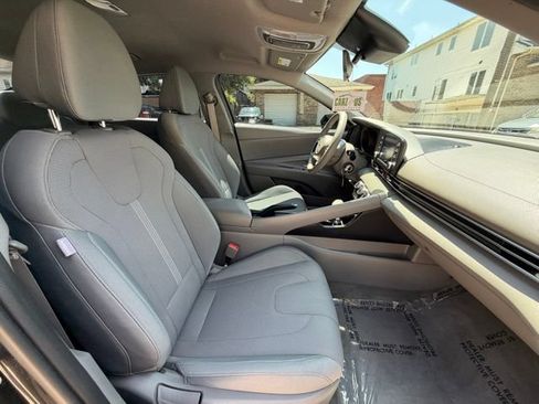Used 2021 Hyundai Elantra SE FWD image 23