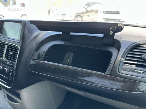 Used 2016 Dodge Grand Caravan American Value Package w/ UConnect Hands-Free Group FWD image 20