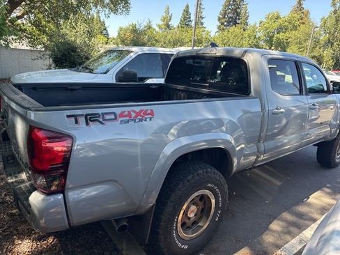 Used 2019 Toyota Tacoma TRD Sport w/ Technology Package AWD/4WD image 2