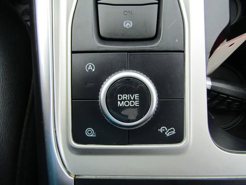 Used 2024 Ford Explorer XLT w/ Equipment Group 202A image 30