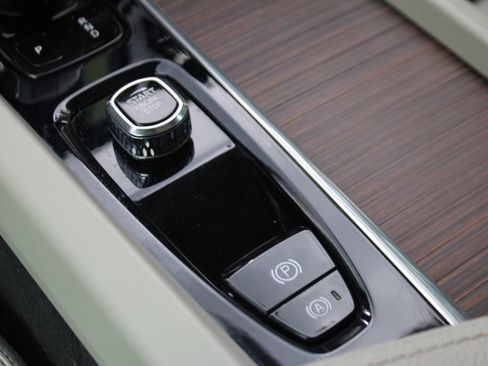 Used 2022 Volvo XC60 T8 Inscription Expression w/ Advanced Package image 23