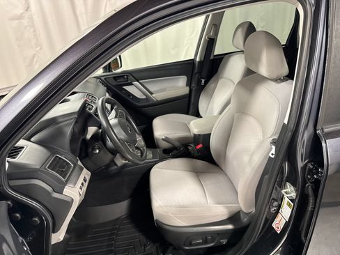 Used 2017 Subaru Forester 2.5i Premium w/ Popular Package #2A AWD/4WD image 5