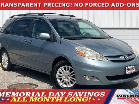 Used 2010 Toyota Sienna XLE FWD image 1