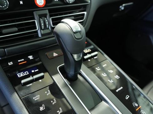 Certified 2025 Porsche Macan AWD/4WD image 24
