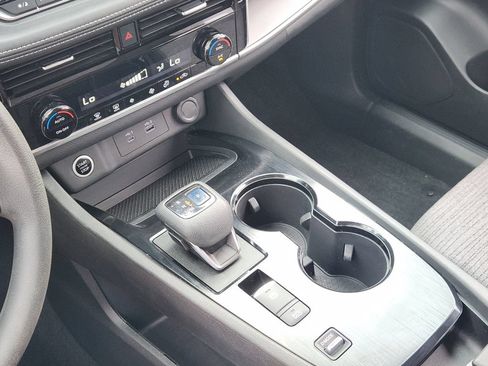 Used 2022 Nissan Rogue SV FWD image 15