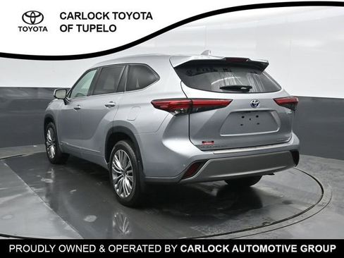 Used 2023 Toyota Highlander Platinum image 9