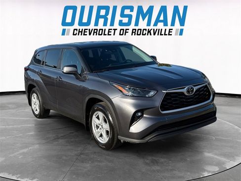 Used 2024 Toyota Highlander LE image 1