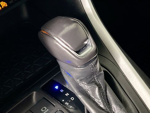 Used 2020 Toyota RAV4 XLE Premium image 23