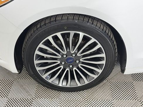 Certified 2018 Ford Fusion SE w/ Fusion SE Technology Package image 8