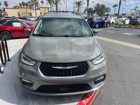 Used 2022 Chrysler Pacifica Touring-L FWD image 10