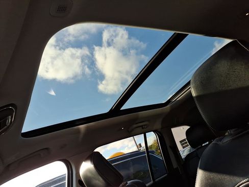 Certified 2023 Jeep Grand Cherokee Limited image 17