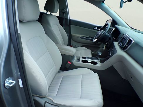 Used 2019 Kia Sportage LX AWD/4WD image 6