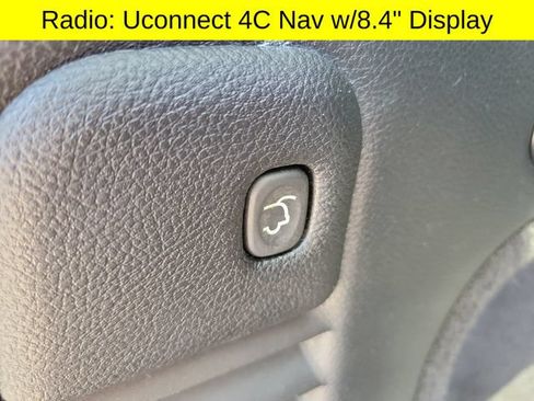 Used 2018 Jeep Grand Cherokee Altitude AWD/4WD image 10