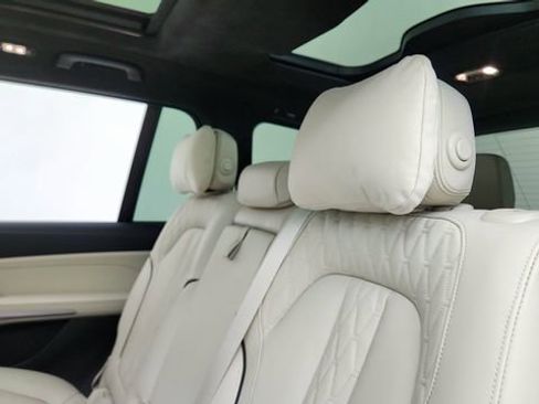 Used 2026 BMW X7 M60i AWD/4WD image 32