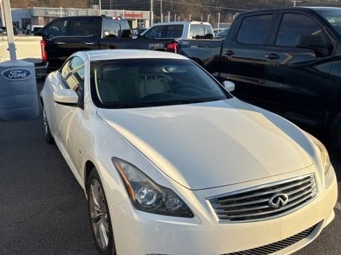 Used 2015 INFINITI Q60 Convertible w/ Premium Package image 3