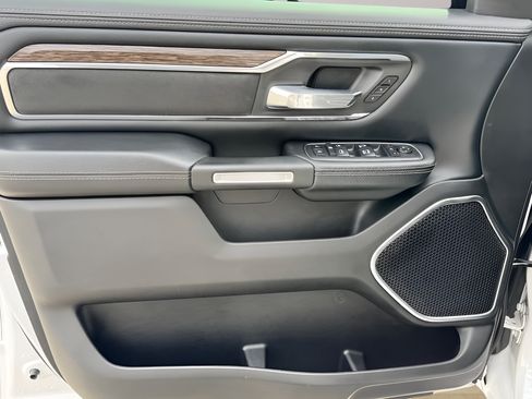 Used 2019 RAM 1500 Laramie AWD/4WD image 30