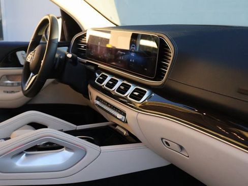 Used 2022 Mercedes-Benz GLS 450 4MATIC image 11