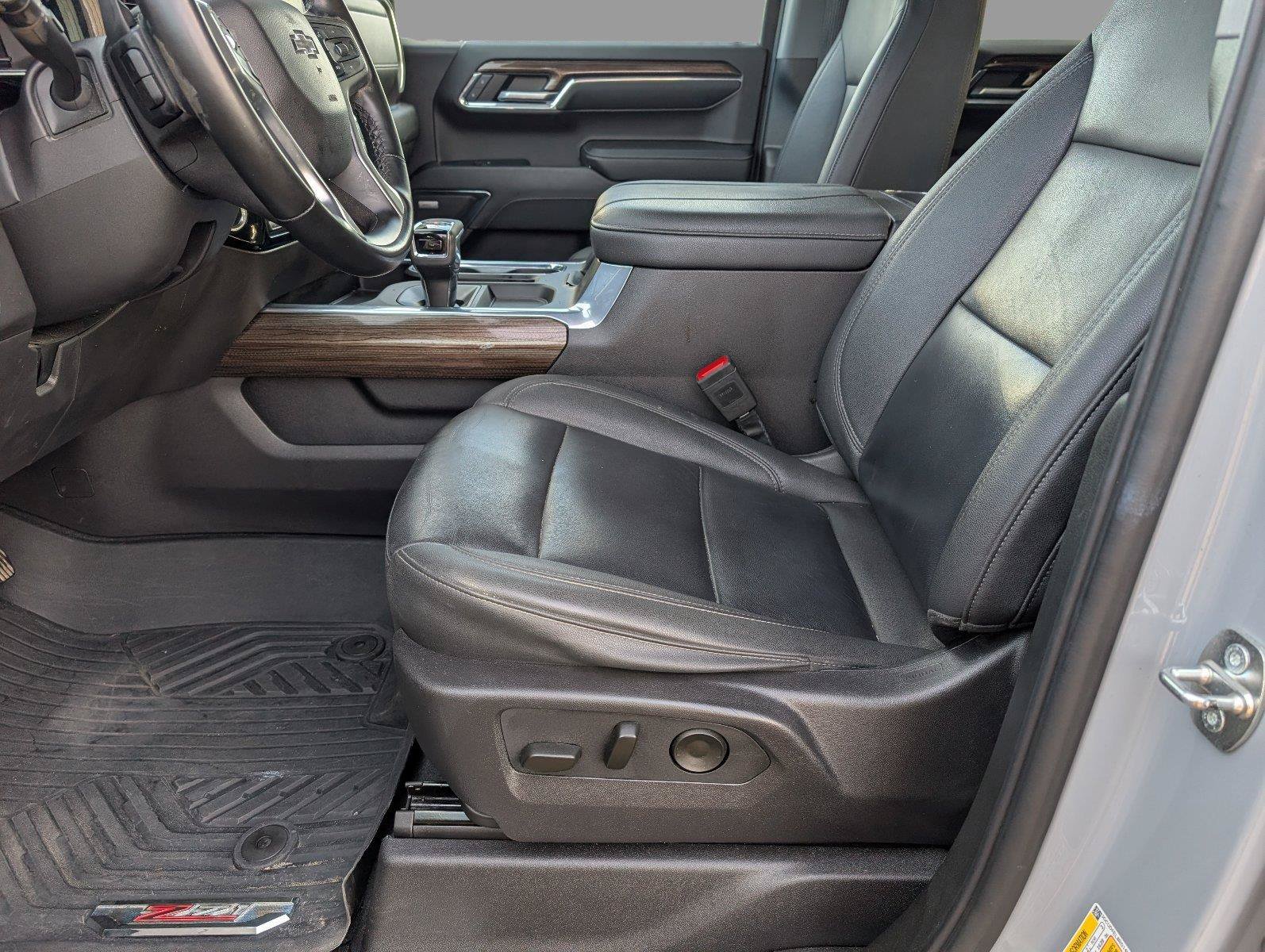 Used 2024 Chevrolet Silverado 1500 LT Trail Boss w/ LT Trail Boss Premium Package AWD/4WD image 3