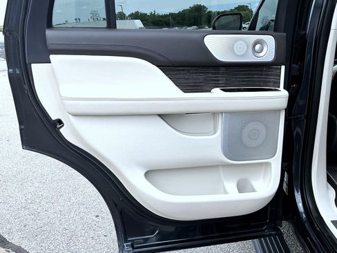 Used 2021 Lincoln Navigator Black Label w/ Cargo Convenience Package AWD/4WD image 29
