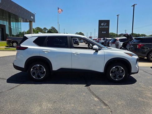 Used 2025 Nissan Rogue SV FWD image 14